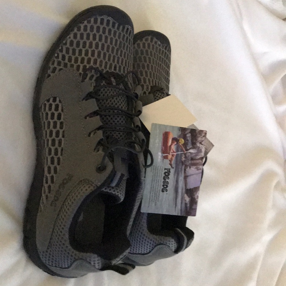 Men’s water shoes